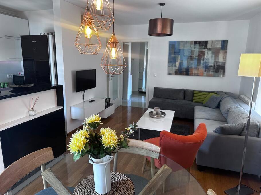 Pionirska Dolina Apartment *